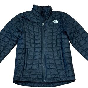 Northface girls light puffer jacket size 7/8.  Very lightly worn - almost new.